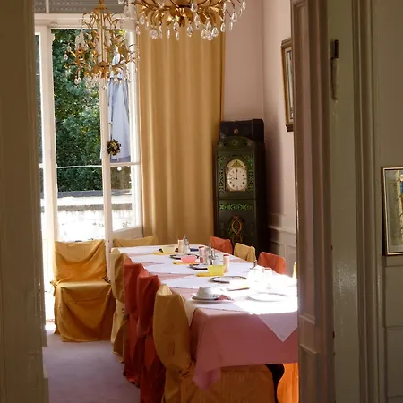 瓦尔德福瑞德酒店 2*